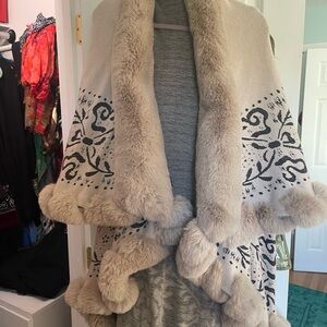 One size beautiful creme and grey fur trimmed cape.  Super stylish!